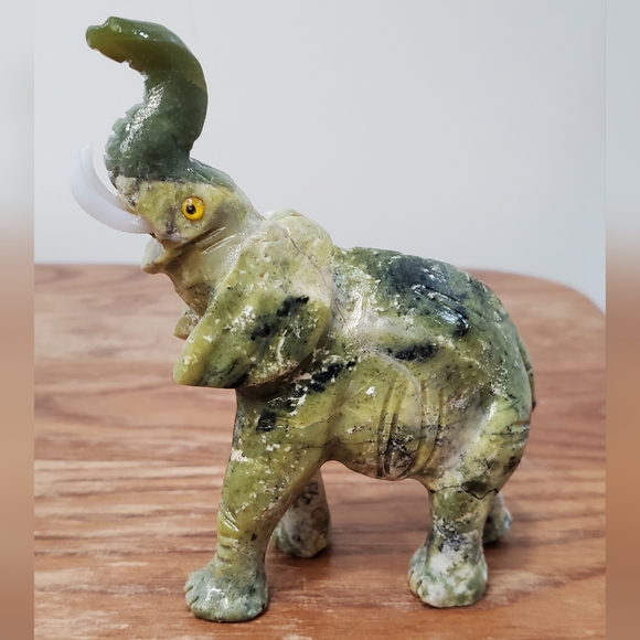 Serpentine Crystal Elephant - Picture 1 of 12